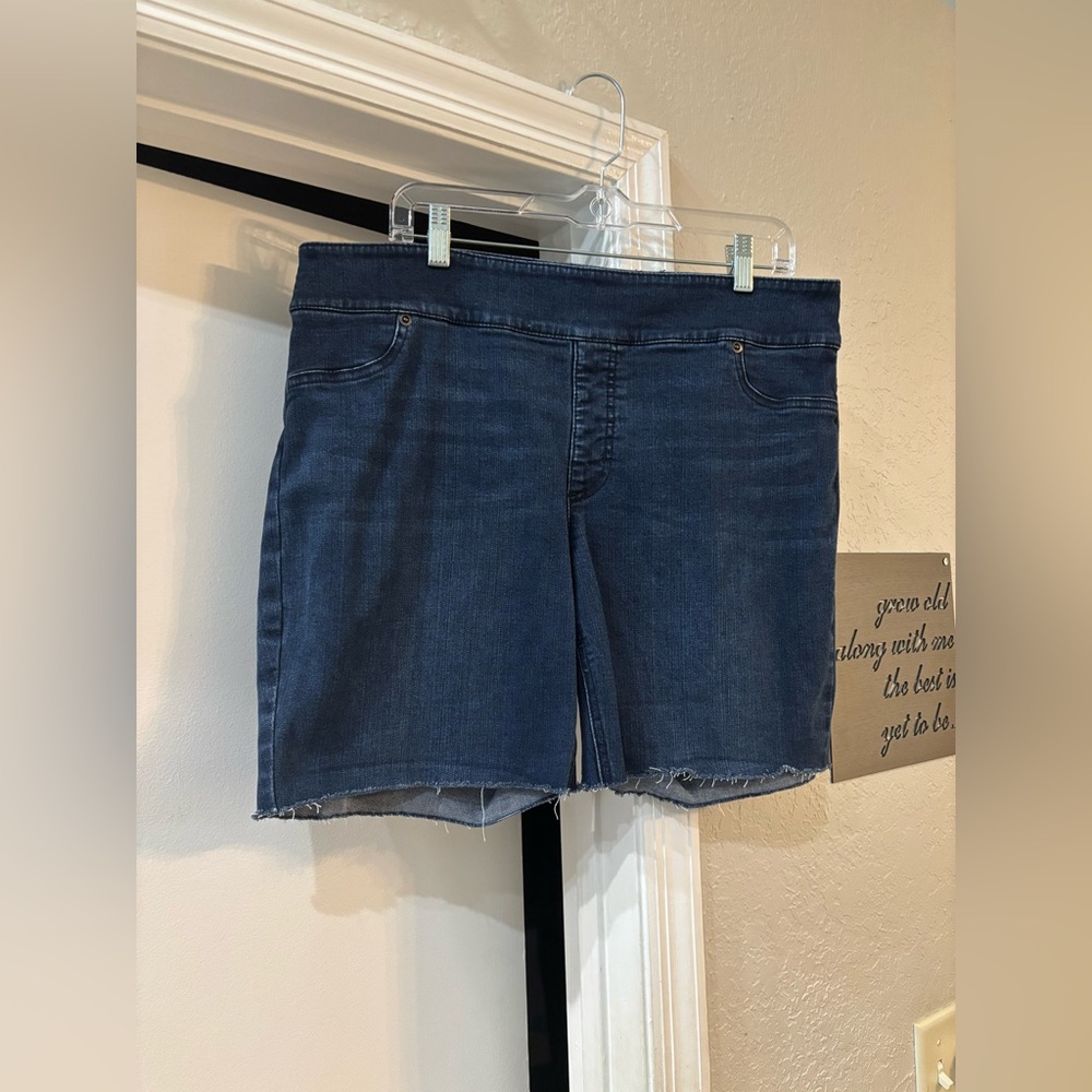 Chico’s So Slimming Pull On Jean Shorts - Boho Frayed Hem Size Chico’s 2.5 or 14